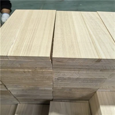 Panel z litego drewna